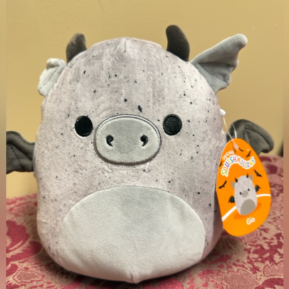 ✨NWT✨ 8” Gio Squishmallow